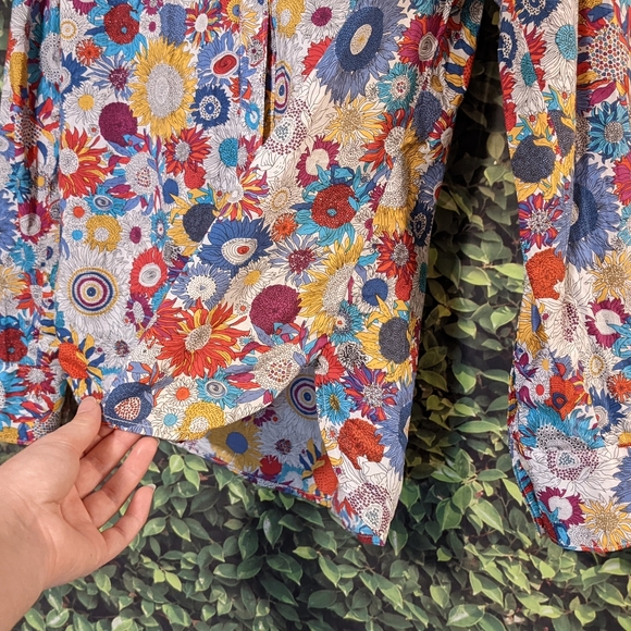 Funky flower button up blouse 🌼🌸 - Picture 3 of 6